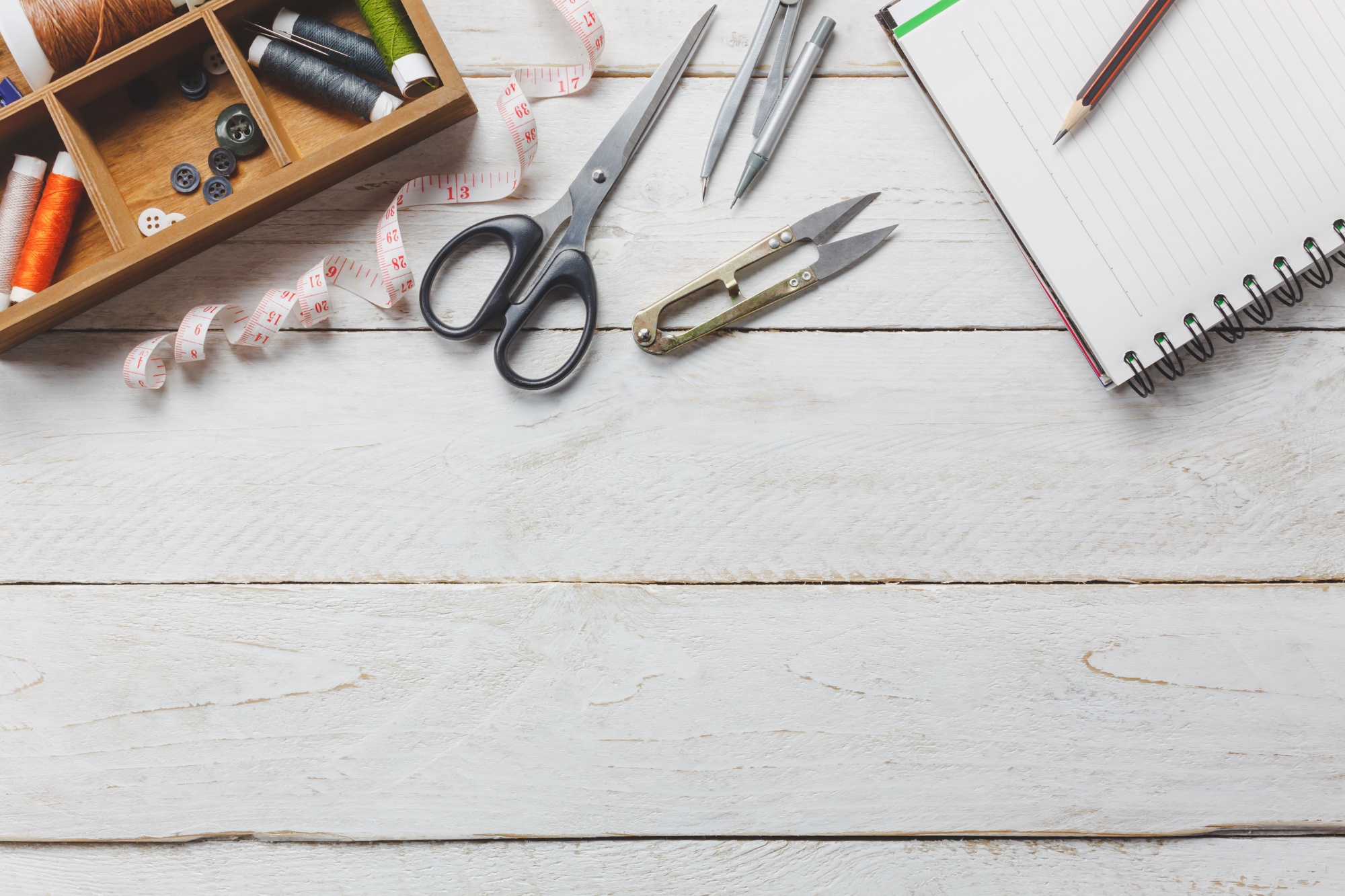 Workshop table with threads and hoop